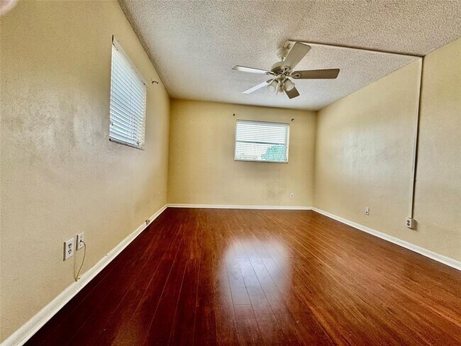 Building Photo - 2471 SW 82nd Ave
