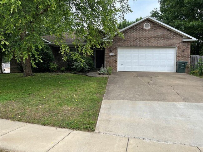 Primary Photo - 2678 E Magnolia Dr