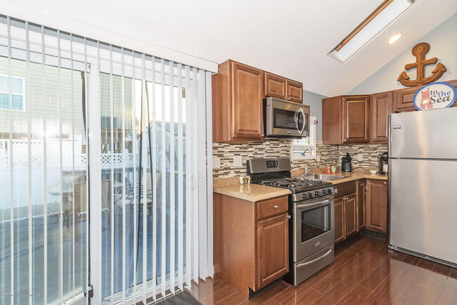 Building Photo - 11 Spindrift Rd