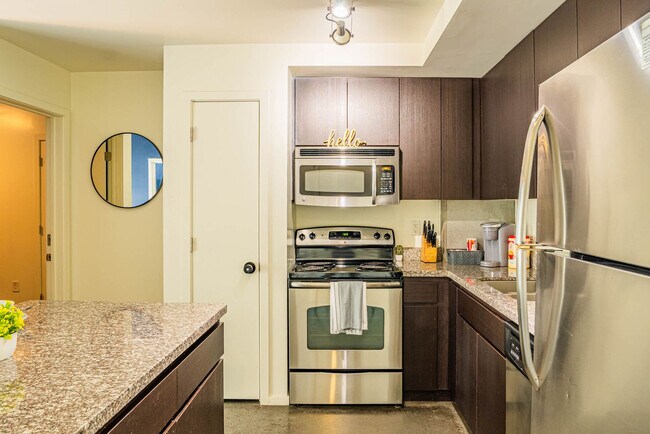 Building Photo - 333 E Roosevelt St