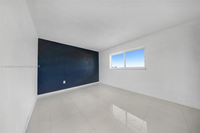 Building Photo - 1175 NE Miami Gardens Dr