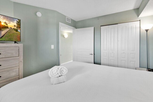 Building Photo - 2701 S Ocean Blvd