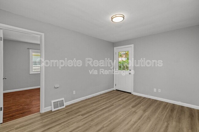 Building Photo - 40 S Hartnett Ave