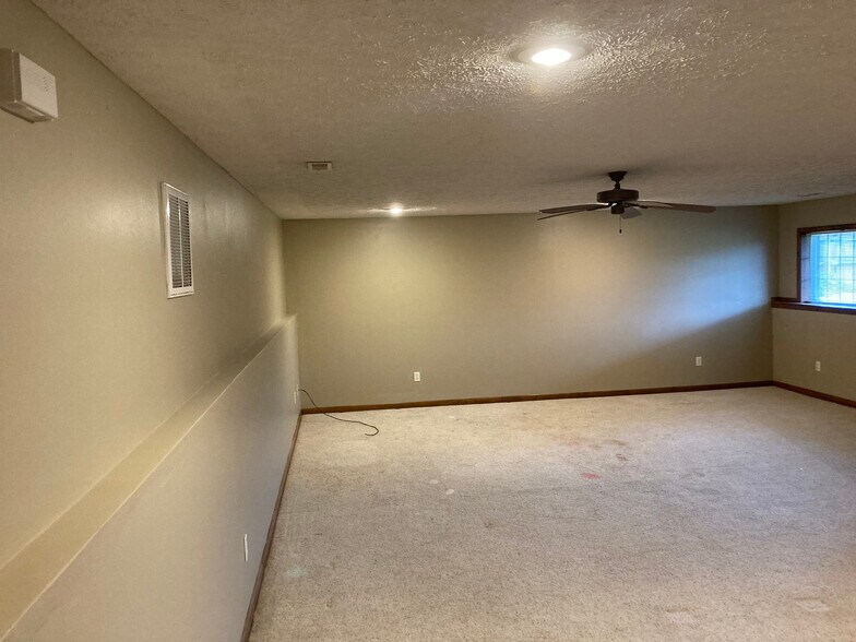 Building Photo - 502 Pepper Hill Dr