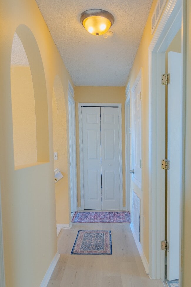 Building Photo - Spacious 4-Bed Groveland Home with Attached Garage, Central Air, and Private Patio