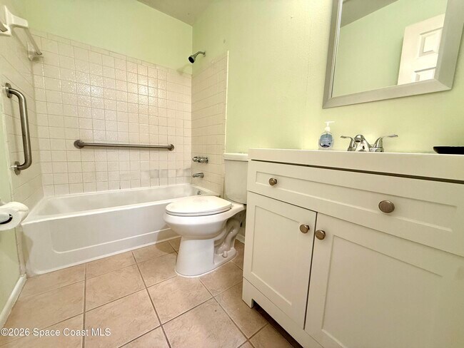 Building Photo - 1485 Malibu Cir NE