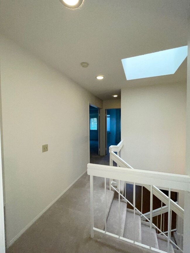 Building Photo - Stunning Porter Ranch S&S home centrally located