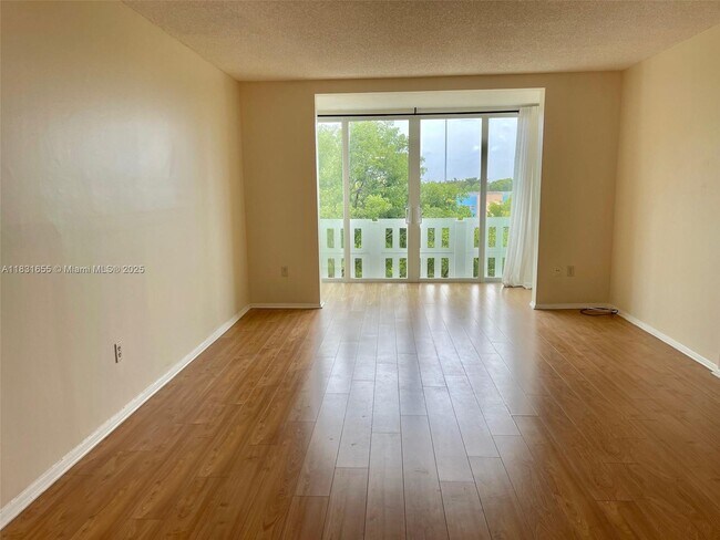 Building Photo - 919 Hillcrest Dr