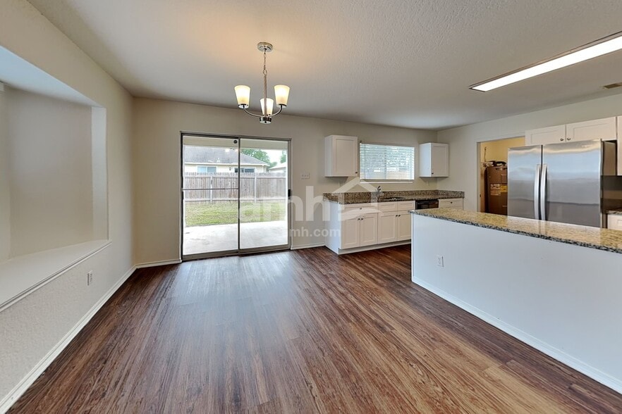 Building Photo - 9210 Laguna Falls