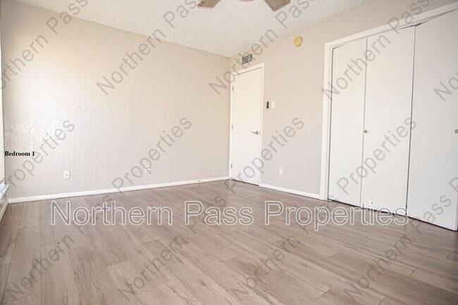 Building Photo - 4433 N Stanton St