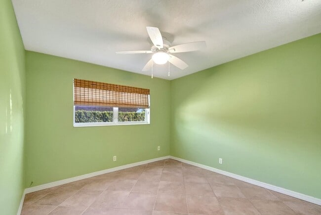 Building Photo - 1753 W Terrace Dr