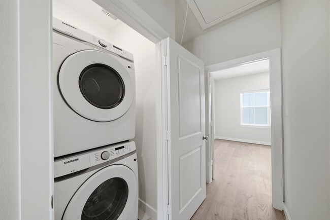 Building Photo - 3073 Hicks St