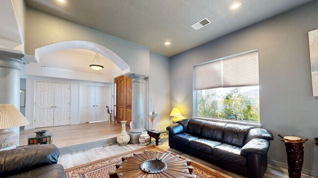 Building Photo - Move in Special Luxury 4 bedroom 4.5 bathr...