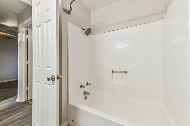 Building Photo - 6425 N Ridgecrest Dr