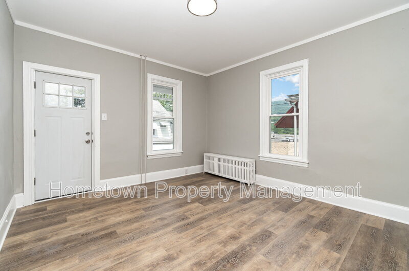 Building Photo - 609 Spruce St