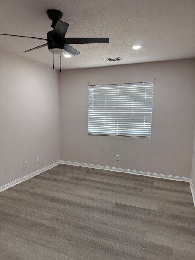 Building Photo - Charming 3-Bedroom Home with Spacious Yard