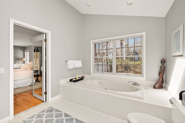 Building Photo - 150 Talmage Farm Ln