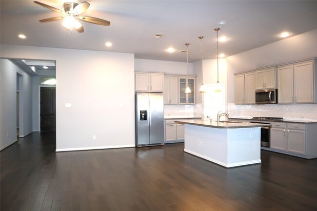 Building Photo - 4553 New Country Dr