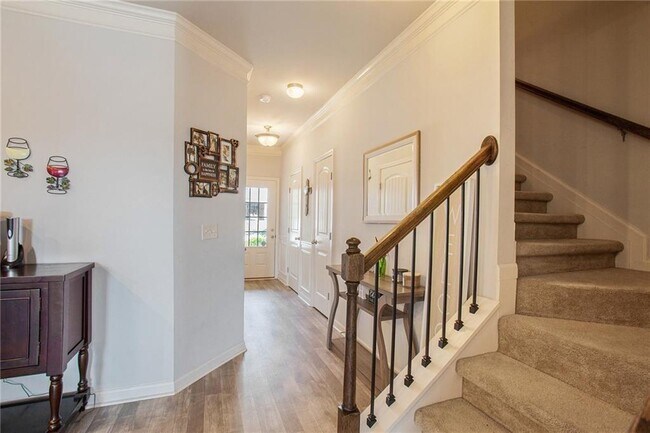 Building Photo - 290 Turtle Creek Dr