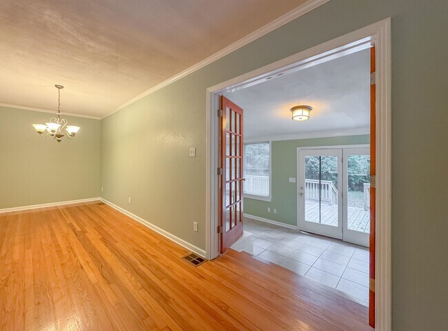 Building Photo - 2605 Lotus Dr