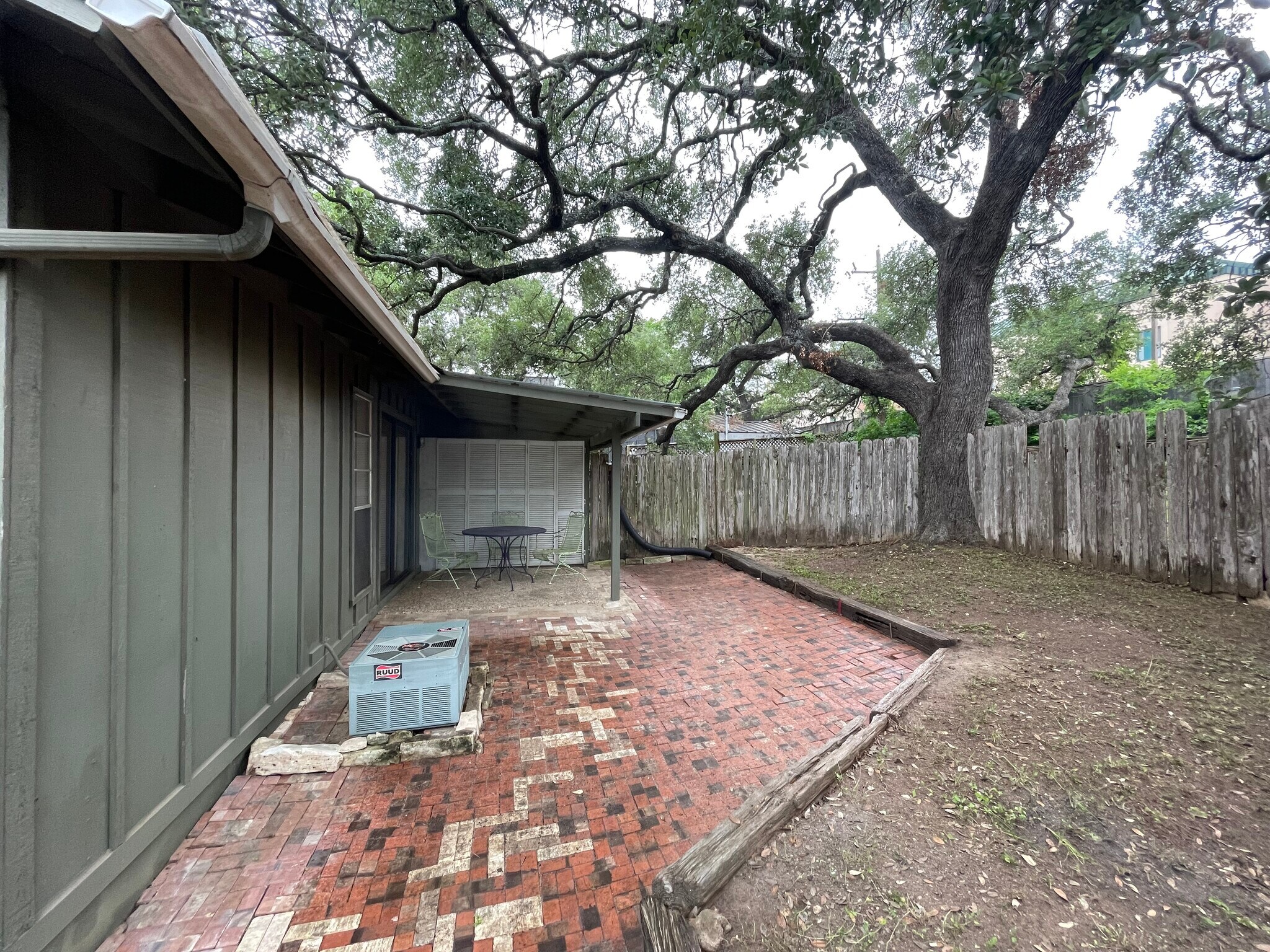 Building Photo - 2608 Carnarvon Ln