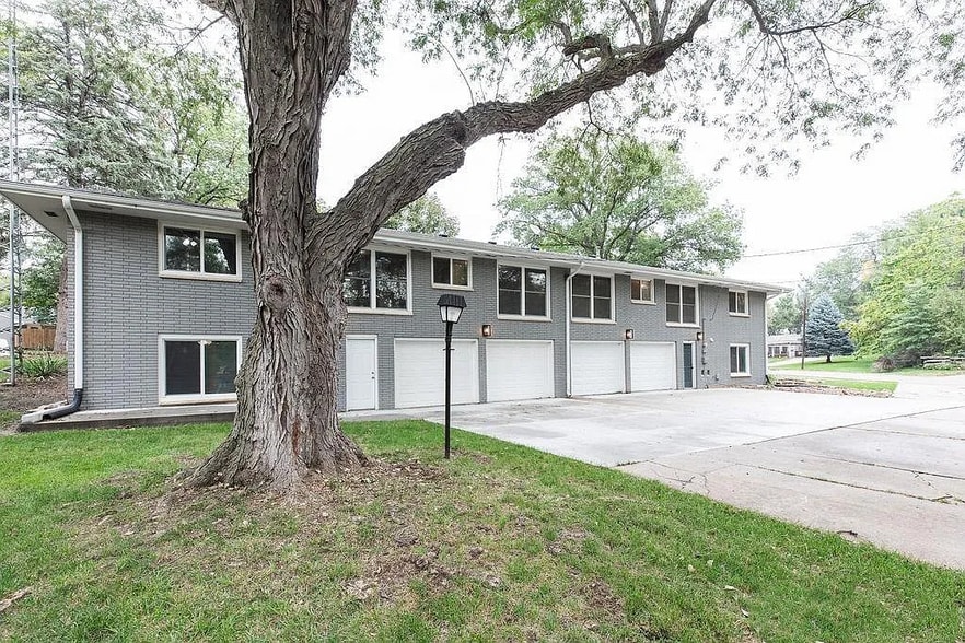 Building Photo - 2535 Saint Thomas Dr