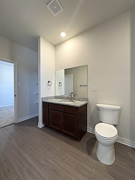 Building Photo - 1154 Lindsey Dr
