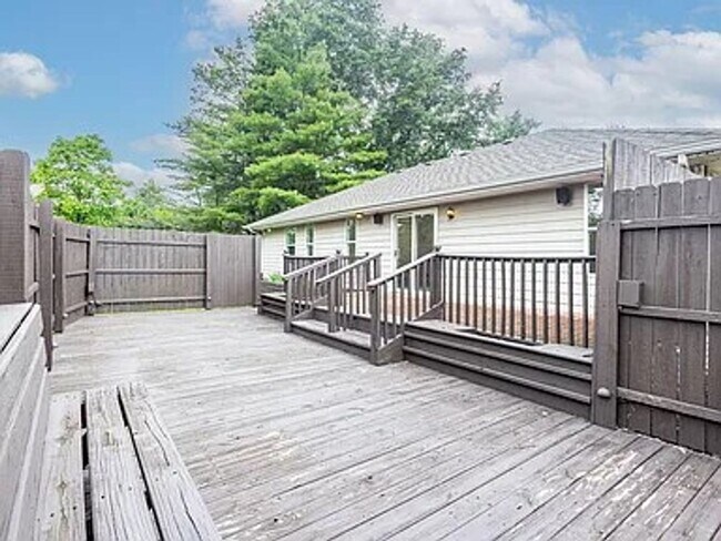 Building Photo - 3804 Larkspur Ct