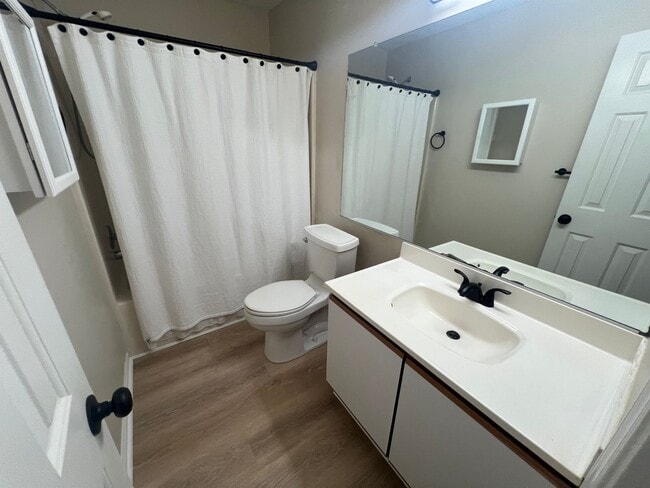 Building Photo - 2 Bed 2 Bath Condo