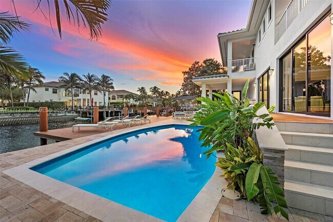 Building Photo - 850 Washington St