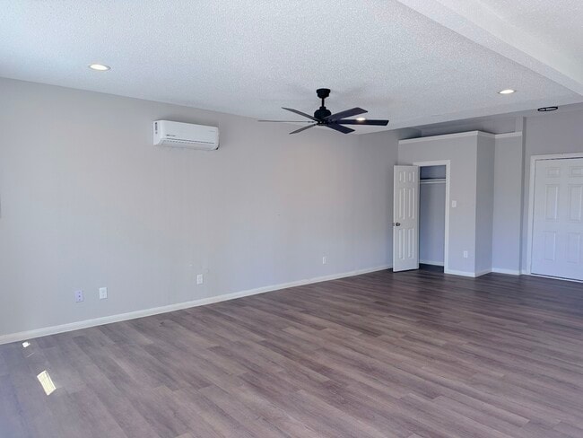 Building Photo - 2704 Brewster St