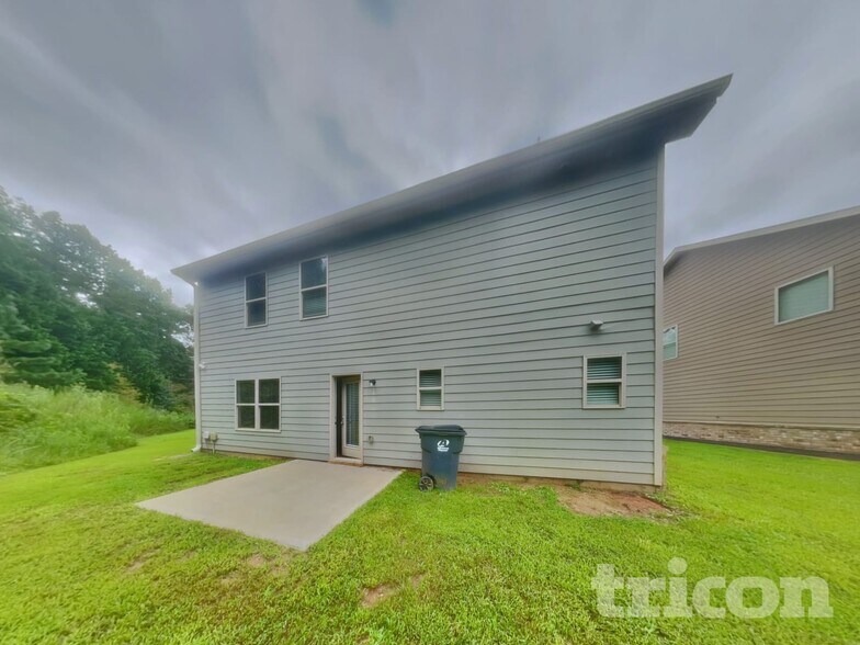 Building Photo - 325 Nutwood Trce