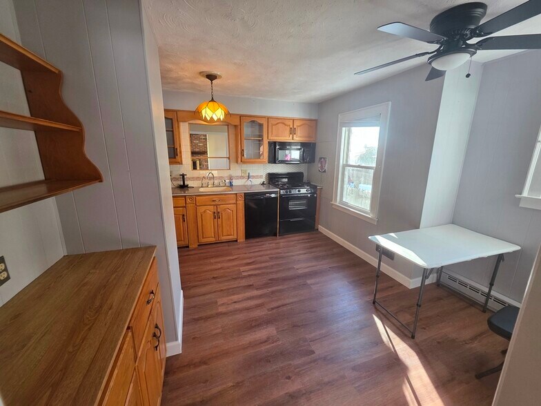 Building Photo - 19 Lakeview Ave