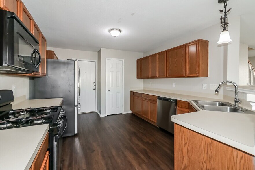 Building Photo - 16406 Chandler Ridge Ln