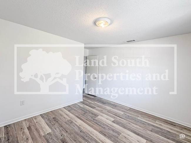 Building Photo - 1703 King Ave