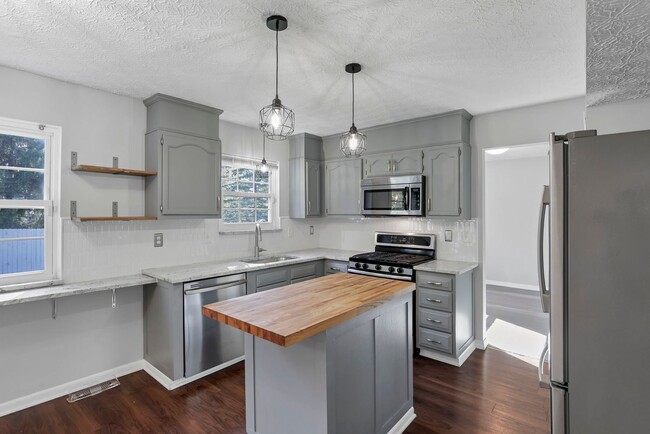 Building Photo - 5399 Thornburg Ct