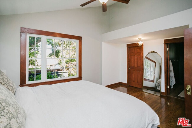 Building Photo - 13239 Addison St