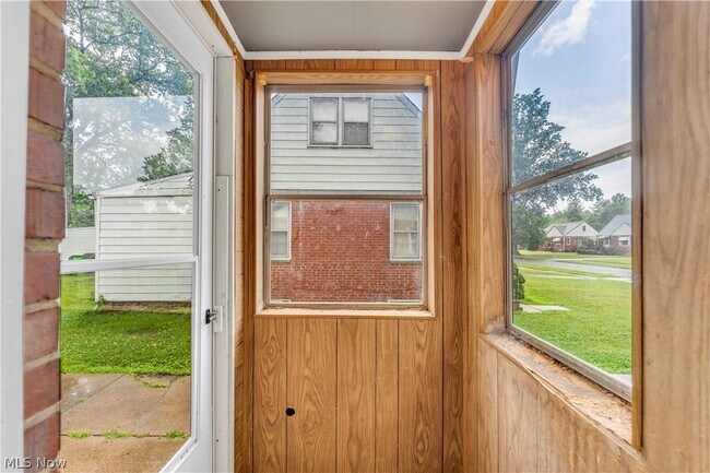 Building Photo - 735 E 256th St