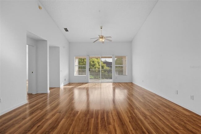 Building Photo - 6029 Lake Pointe Dr