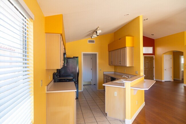 Building Photo - 11146 N Desert Flower Dr