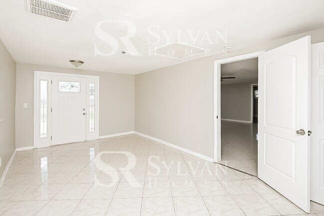 Building Photo - The living is easy in this 3 bedroom, 1 bathroom home