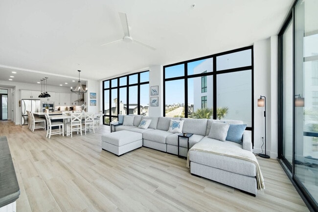 Building Photo - 225 Strand Dr
