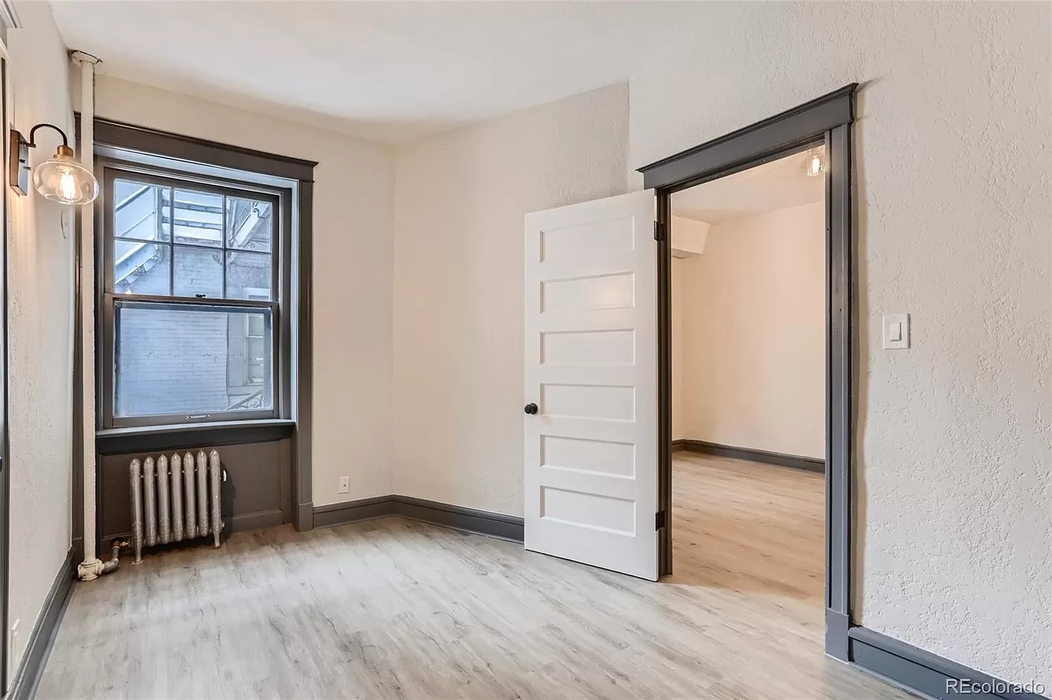 Building Photo - 215 E 11th Ave