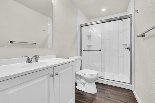 Building Photo - 6 Bedroom! 4 1/2 BATHS!  ASU! Diving Pool! Less than 1 mile to campus