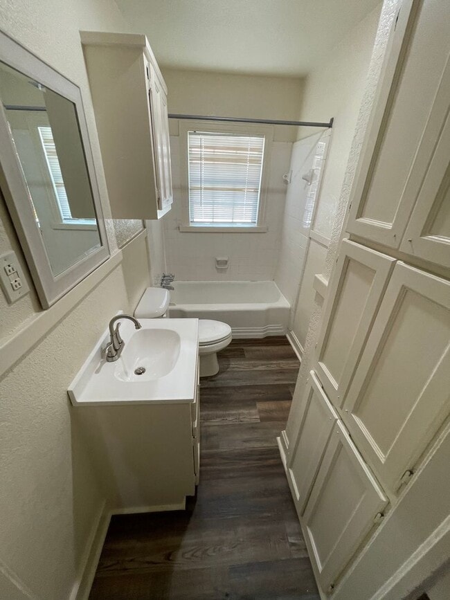 Building Photo - 1013 S 25th St