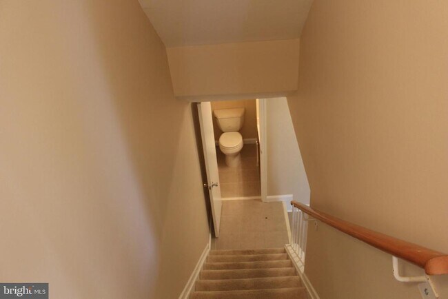 Building Photo - 611 Suffield Dr