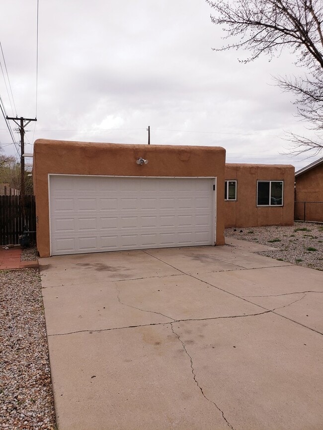 Building Photo - Coming Soon Cozy 3 BR 2 BA Home  nearJuan Tabo and 1-40