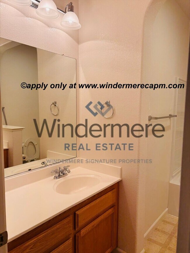 Building Photo - Bright & Stylish Entertainer's Retreat! Single story 3 bed- Plus Bonus Room!!