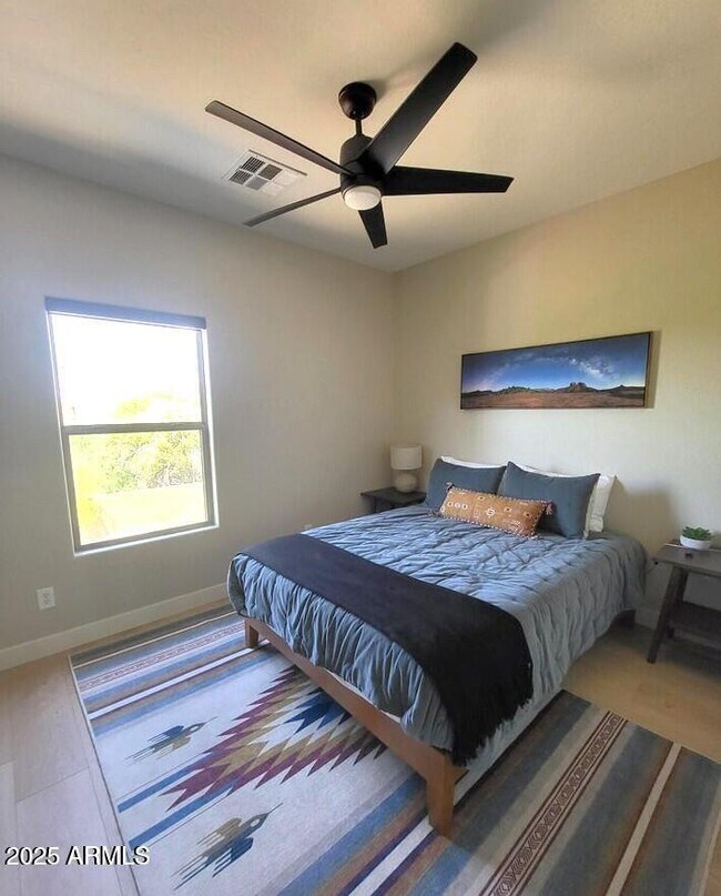 Building Photo - 6119 E Knolls Way N