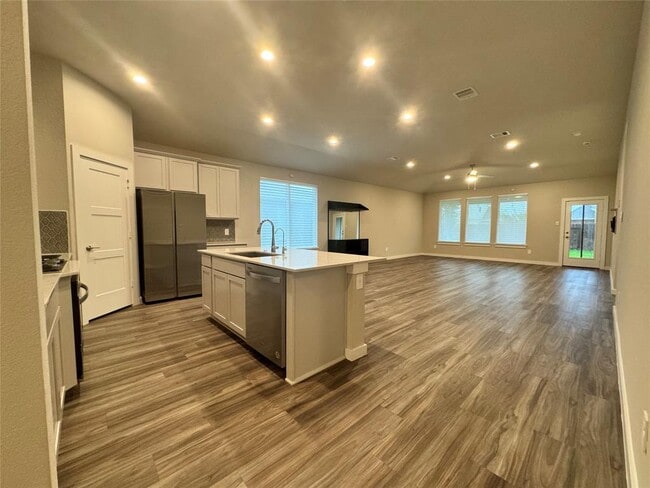 Building Photo - 14273 Lake Lodge Dr